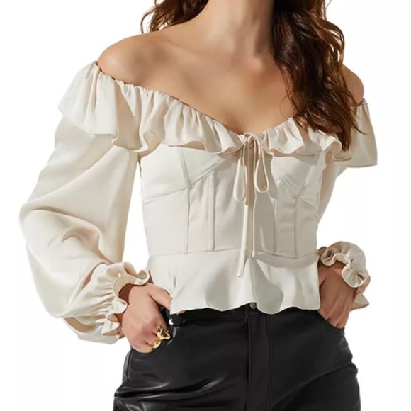 New without tags ASTR the label silk top Malia Top In Champagne In Gold - Picture 5 of 6